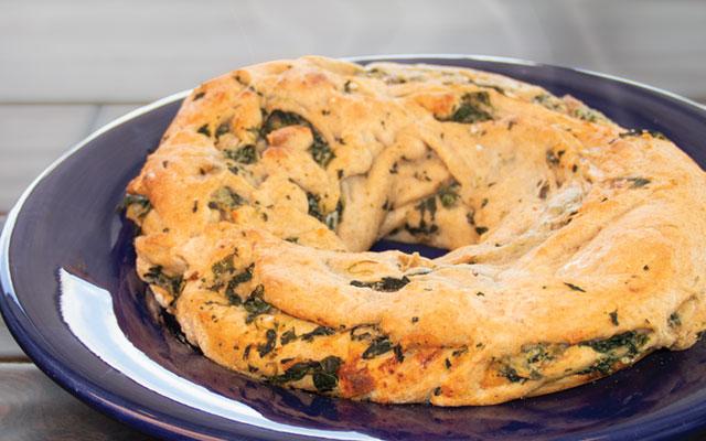 Cheesy Spinach Mushroom Ring